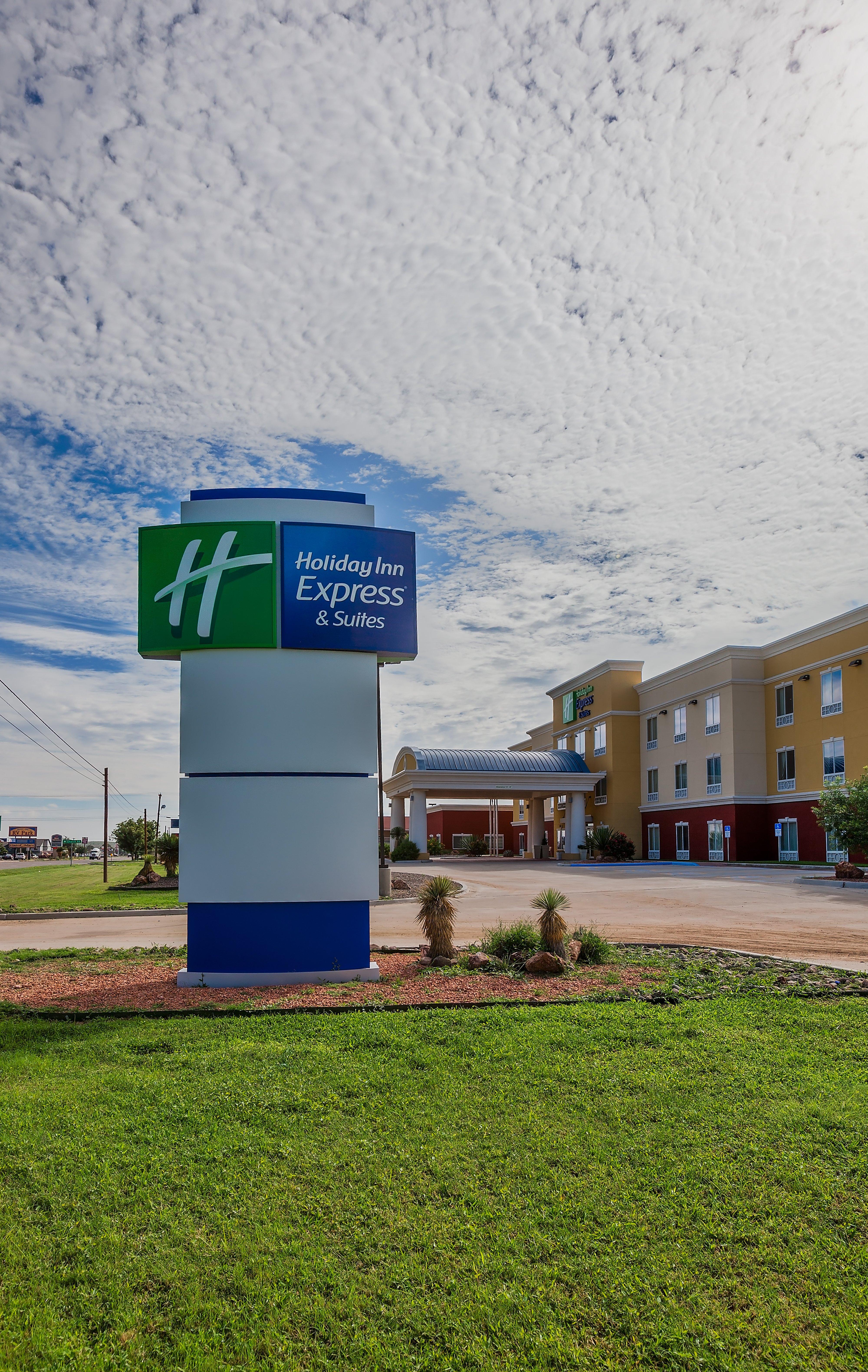 Holiday Inn Express And Suites Alpine By Ihg Εξωτερικό φωτογραφία